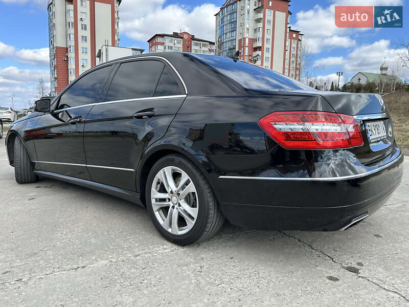 Седан Mercedes-Benz E-Class 2012 в Вараші
