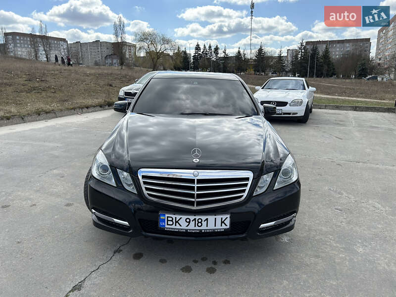 Седан Mercedes-Benz E-Class 2012 в Вараші