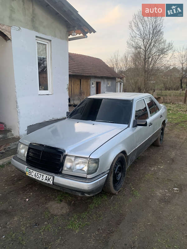Седан Mercedes-Benz E-Class 1989 в Дрогобыче