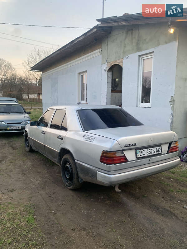 Седан Mercedes-Benz E-Class 1989 в Дрогобыче