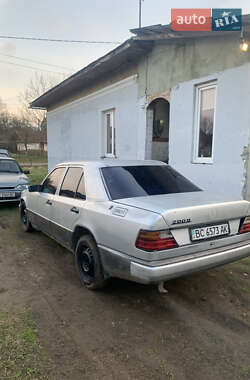 Седан Mercedes-Benz E-Class 1989 в 