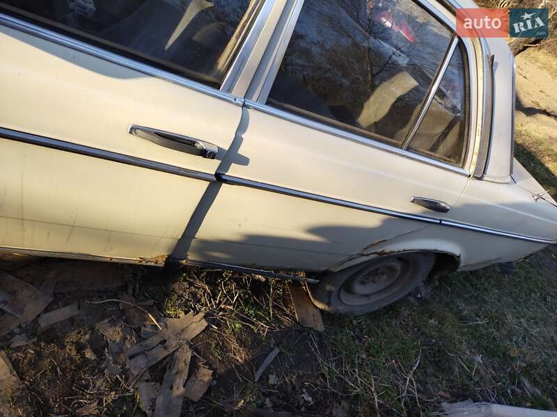 Седан Mercedes-Benz E-Class 1983 в Виннице