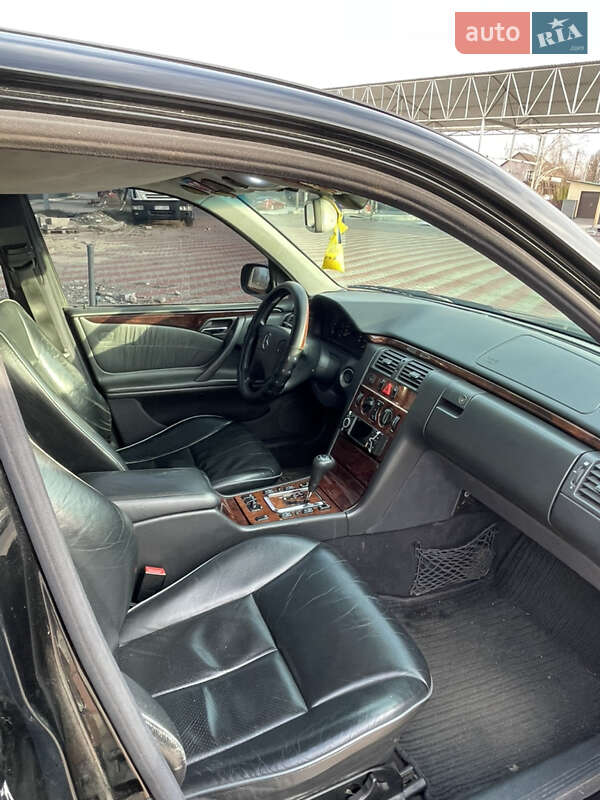 Седан Mercedes-Benz E-Class 2000 в Білій Церкві