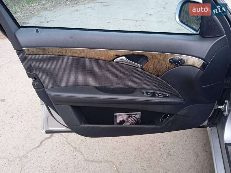 Седан Mercedes-Benz E-Class 2004 в Гайсину