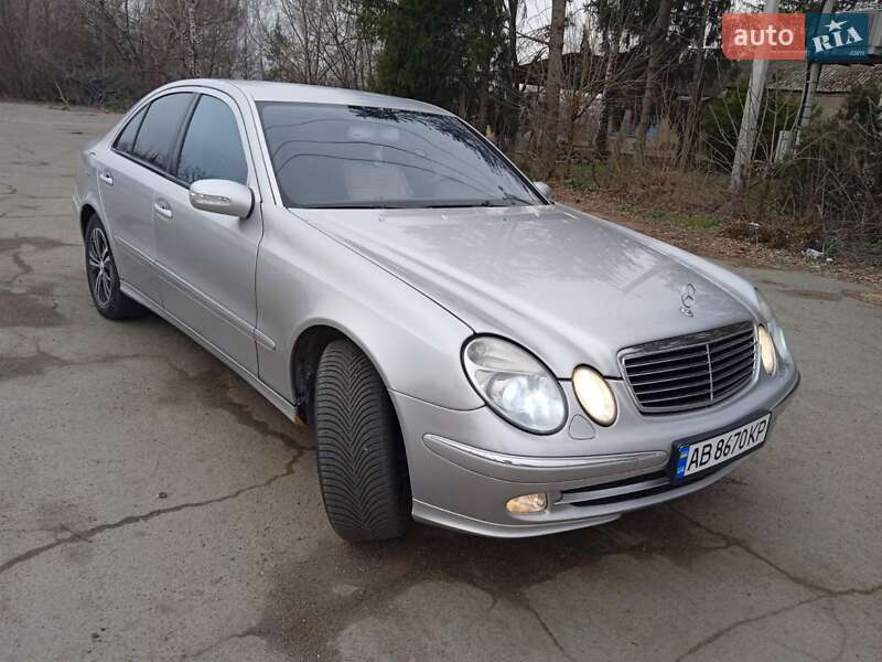 Седан Mercedes-Benz E-Class 2004 в Гайсину