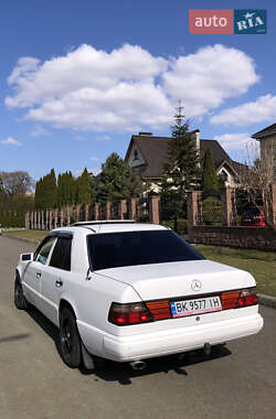 Седан Mercedes-Benz E-Class 1988 в 