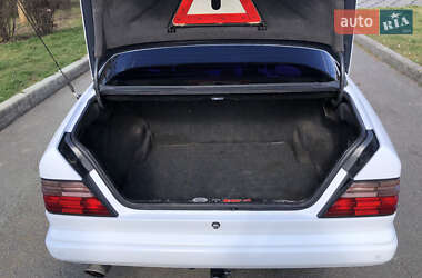 Седан Mercedes-Benz E-Class 1988 в 