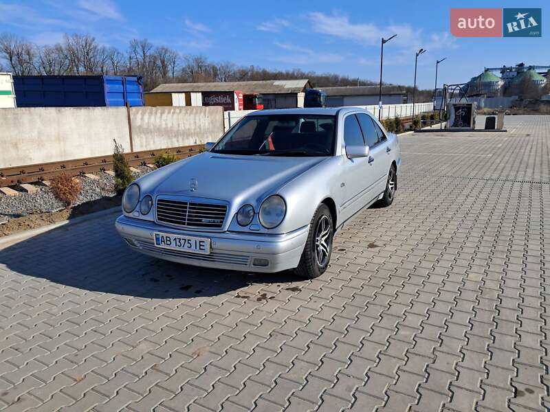 Седан Mercedes-Benz E-Class 1999 в Вапнярці