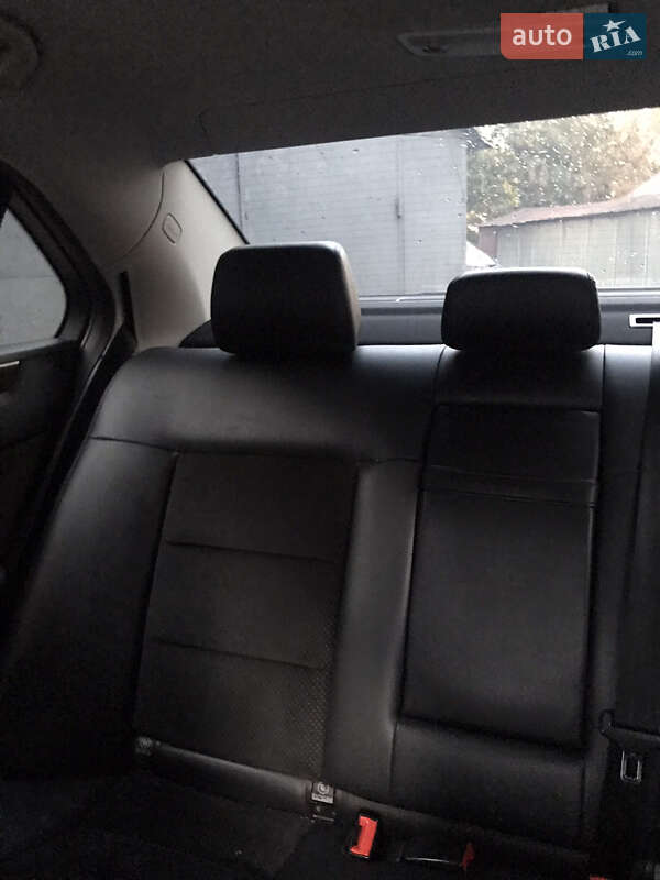 Седан Mercedes-Benz E-Class 2012 в Коломые