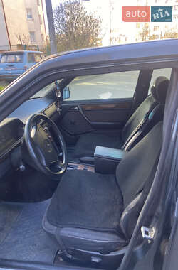 Седан Mercedes-Benz E-Class 1990 в 