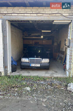Седан Mercedes-Benz E-Class 1990 в 