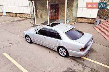 Седан Mercedes-Benz E-Class 2000 в 