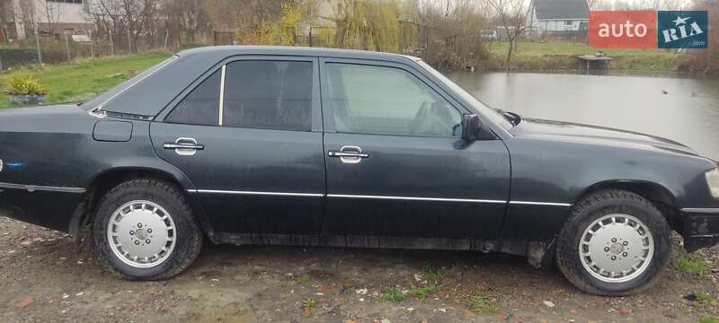 Седан Mercedes-Benz E-Class 1991 в Львове