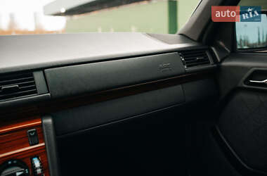 Седан Mercedes-Benz E-Class 1994 в 