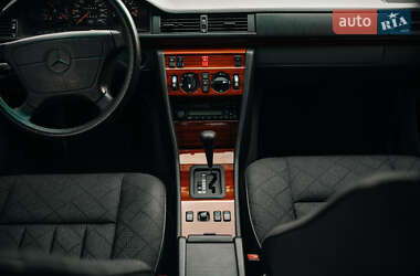 Седан Mercedes-Benz E-Class 1994 в 