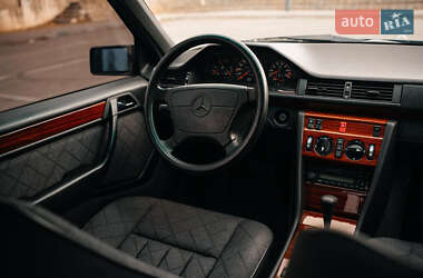 Седан Mercedes-Benz E-Class 1994 в 