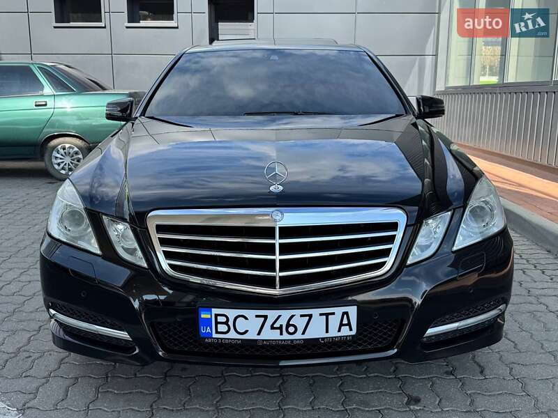 Седан Mercedes-Benz E-Class 2011 в Мостиске