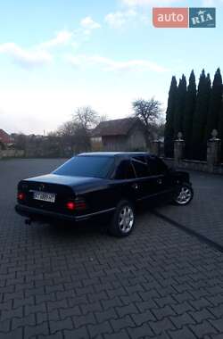 Седан Mercedes-Benz E-Class 1992 в 