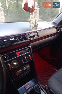 Седан Mercedes-Benz E-Class 1992 в 