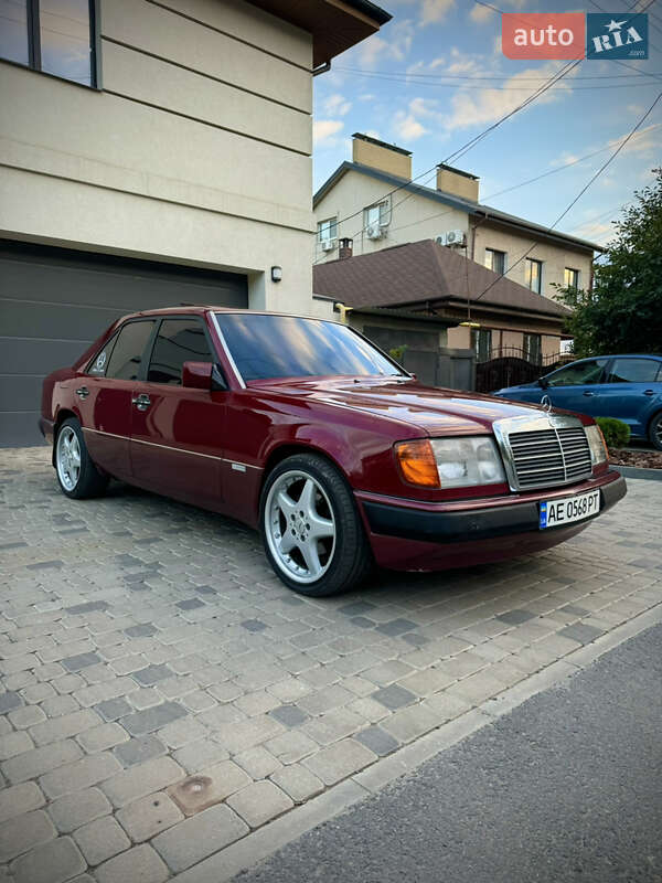 Седан Mercedes-Benz E-Class 1993 в 