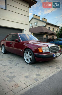 Седан Mercedes-Benz E-Class 1993 в 