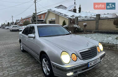 Седан Mercedes-Benz E-Class 2000 в 