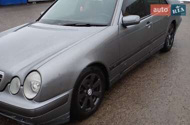 Седан Mercedes-Benz E-Class 2000 в 