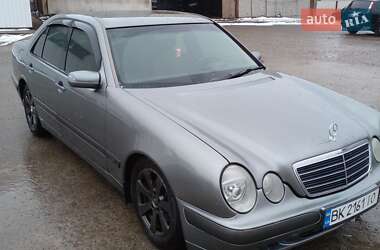 Седан Mercedes-Benz E-Class 2000 в 