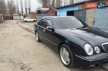 Седан Mercedes-Benz E-Class 2001 в 