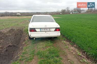 Седан Mercedes-Benz E-Class 1986 в 