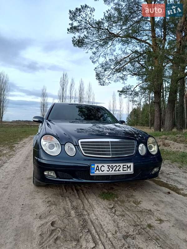 Седан Mercedes-Benz E-Class 2002 в 