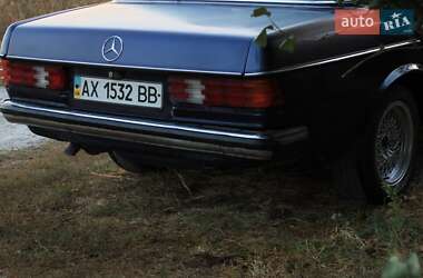 Седан Mercedes-Benz E-Class 1980 в 