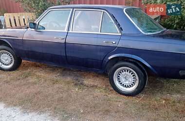 Седан Mercedes-Benz E-Class 1980 в 
