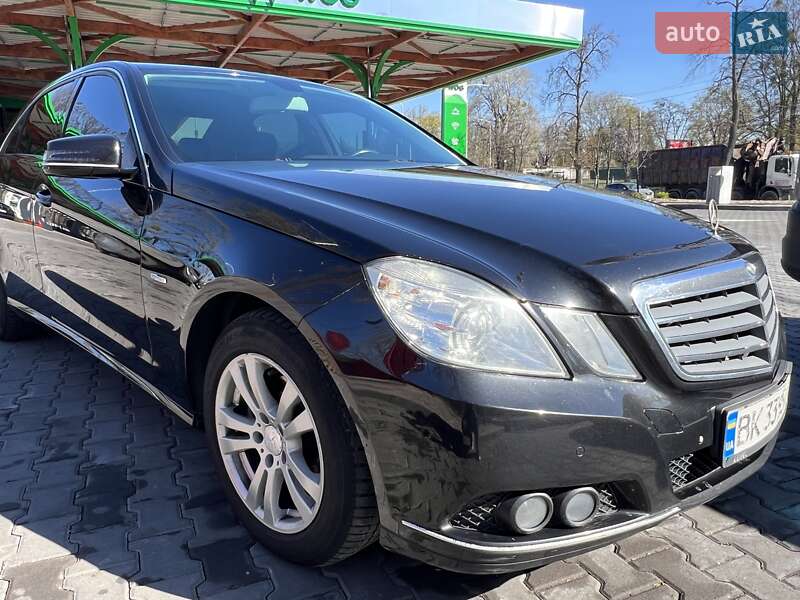 Седан Mercedes-Benz E-Class 2010 в Ровно