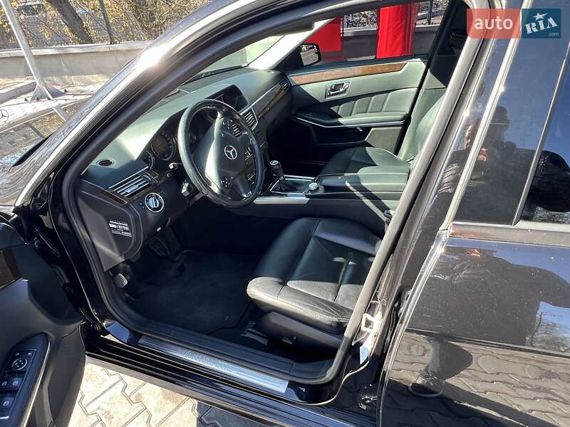 Седан Mercedes-Benz E-Class 2010 в Ровно