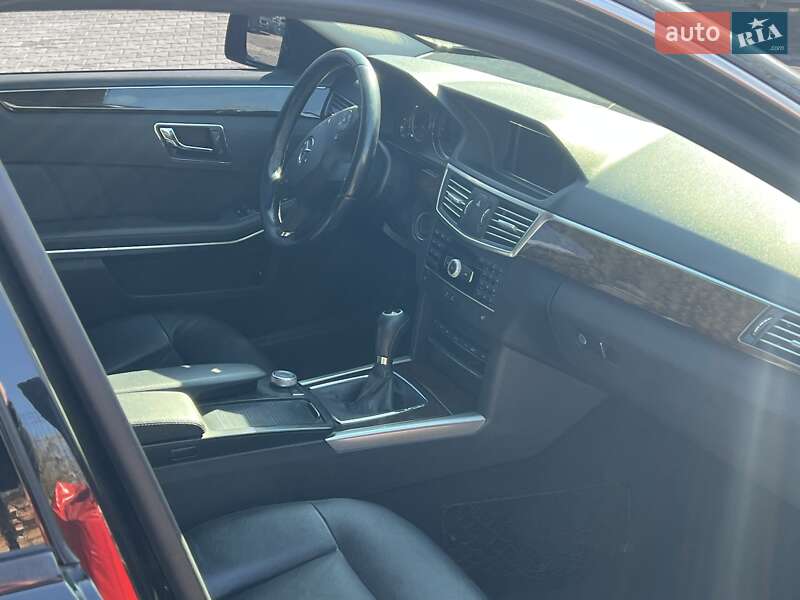 Седан Mercedes-Benz E-Class 2010 в Ровно