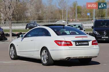 Купе Mercedes-Benz E-Class 2011 в 