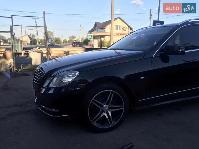 Універсал Mercedes-Benz E-Class 2011 в Старокостянтинові