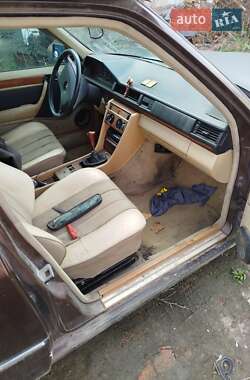 Седан Mercedes-Benz E-Class 1988 в 