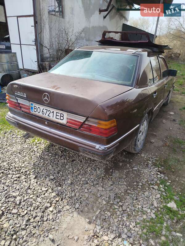 Седан Mercedes-Benz E-Class 1988 в Гусятине