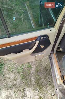 Седан Mercedes-Benz E-Class 1988 в 
