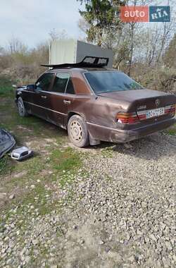 Седан Mercedes-Benz E-Class 1988 в 
