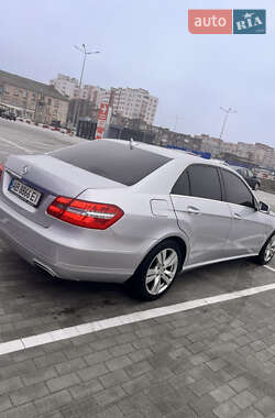 Седан Mercedes-Benz E-Class 2012 в 