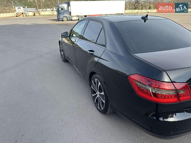 Седан Mercedes-Benz E-Class 2011 в Могилев-Подольске