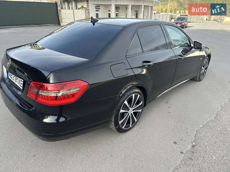 Седан Mercedes-Benz E-Class 2011 в Могилев-Подольске
