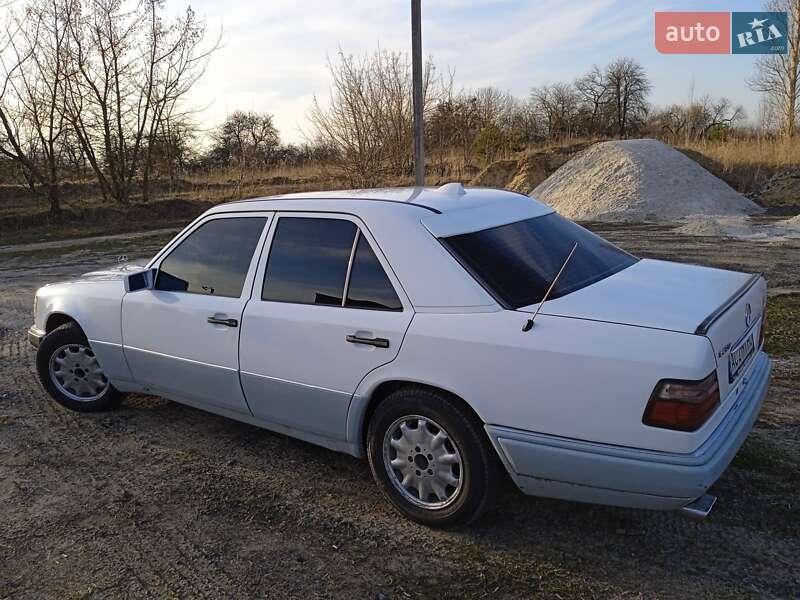 Седан Mercedes-Benz E-Class 1994 в Луцке