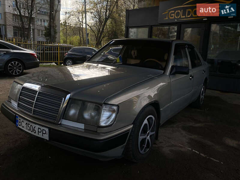 Седан Mercedes-Benz E-Class 1990 в 