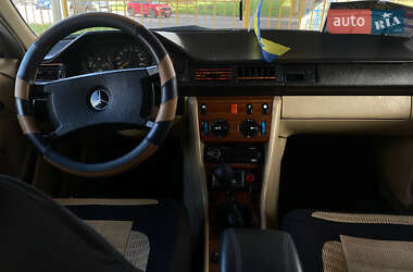 Седан Mercedes-Benz E-Class 1990 в 