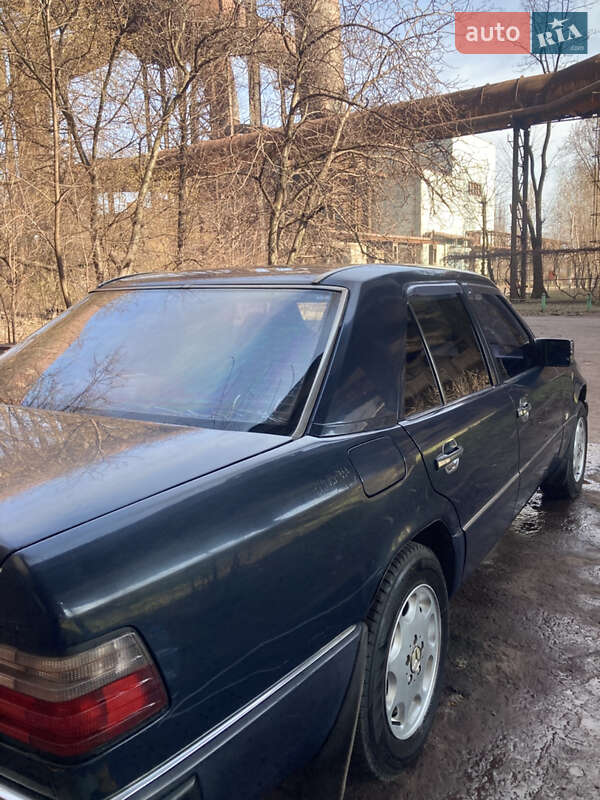 Седан Mercedes-Benz E-Class 1987 в Кривом Роге