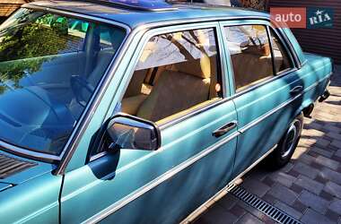 Седан Mercedes-Benz E-Class 1980 в 